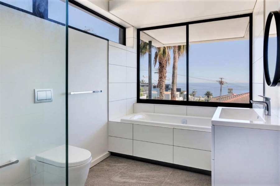 4 Bedroom Property for Sale in Fresnaye Western Cape